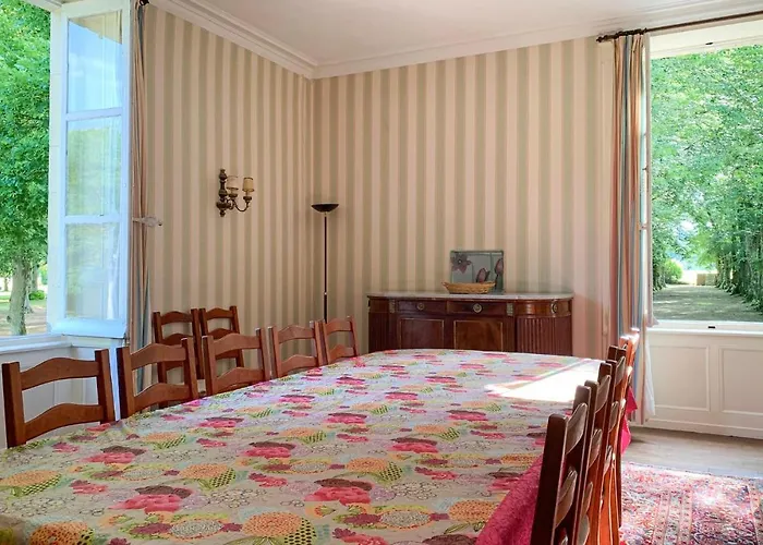 Lovely In St Michel Dchavaignes Casa de Férias